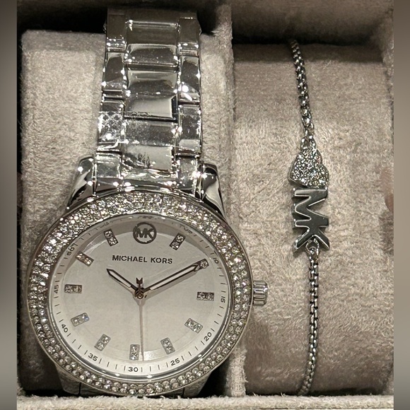 NWT!! MICHAEL KORS Mini Tibby Pavé Silver-Tone Watch and Bracelet Gift Set - Picture 4 of 8
